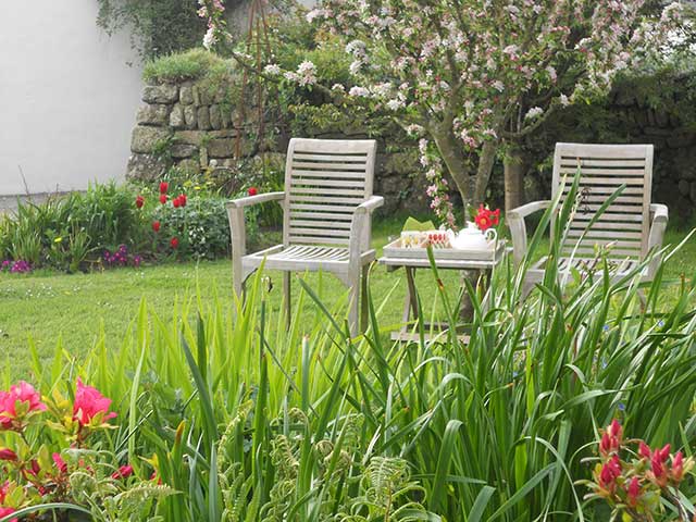 Garden-For-Guests-Downs-Barn-Farm